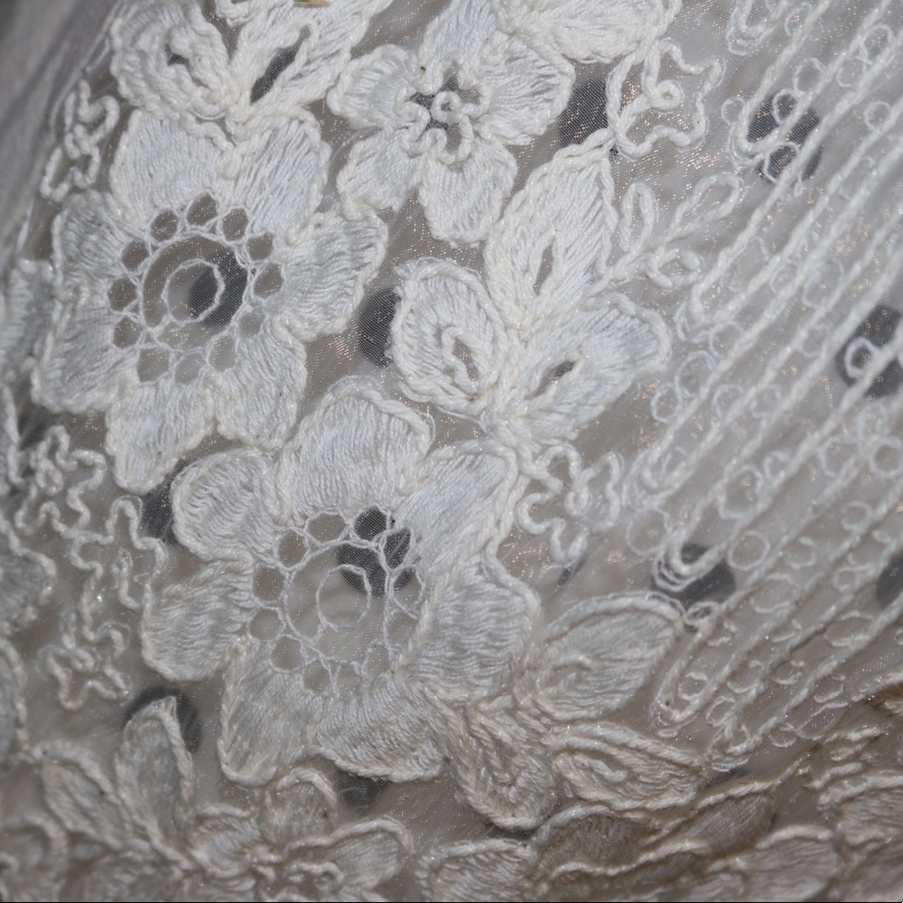 Zara Lace pattern top - Picture 2 of 7